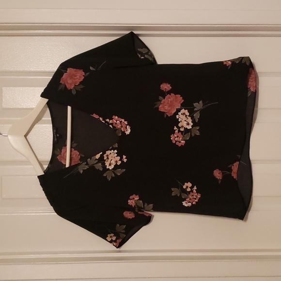 Dynamite Floral Blouse - Picture 1 of 2